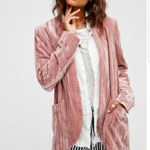 Free People Jackets & Blazers - FREE PEOPLE ROSE COLOR SLOUCHY VELVET BLAZER L